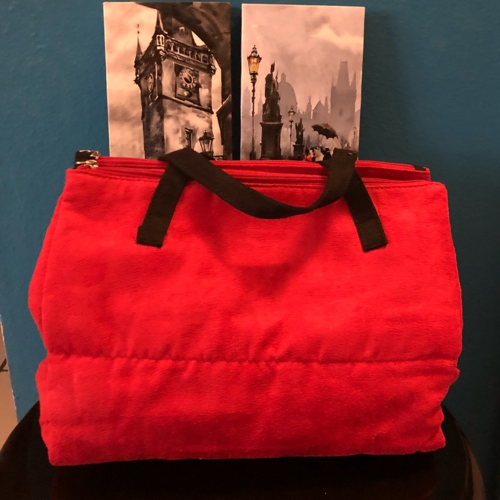 🎁 NWOT 3 Compartments Travel & 💄Bag